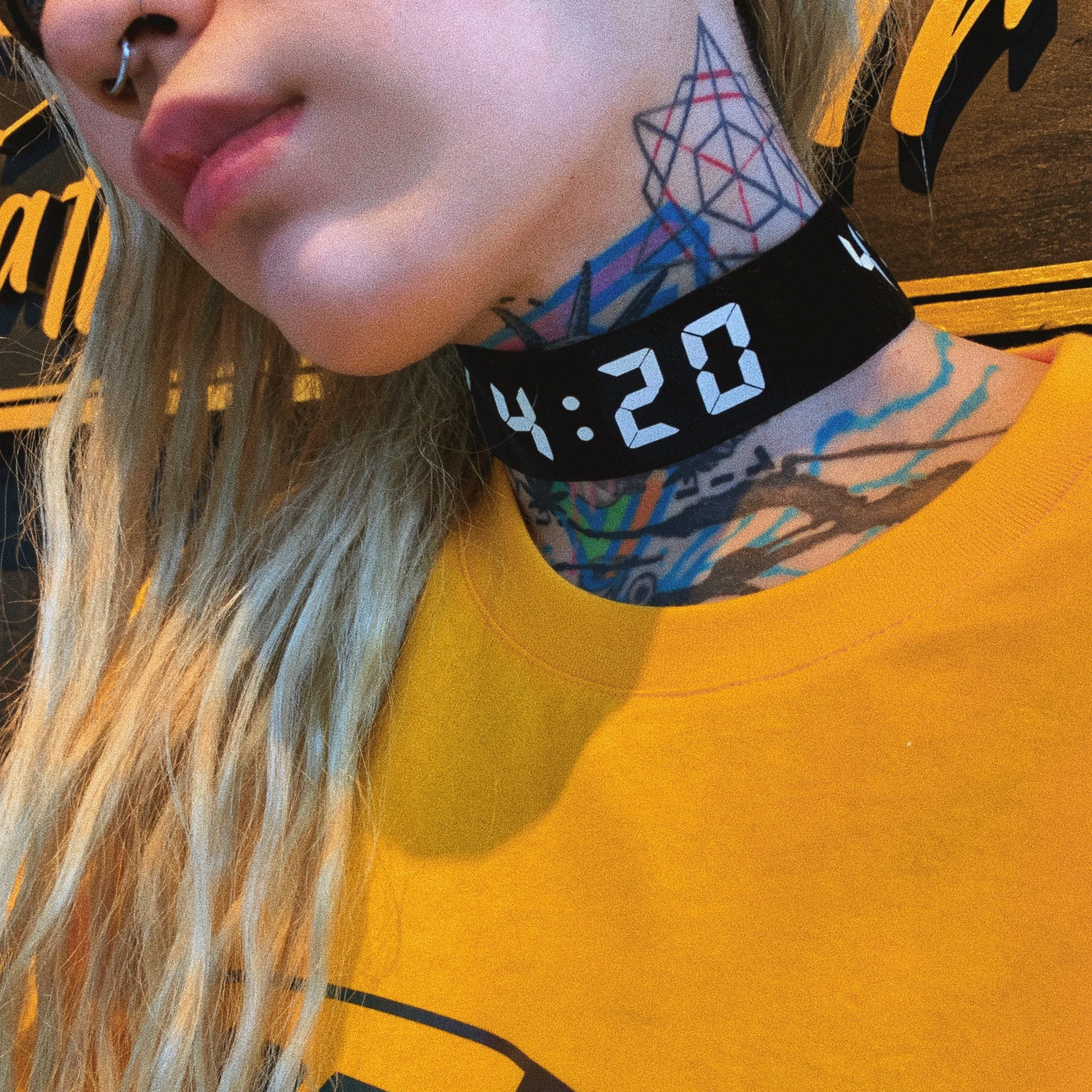 4:20 GLOW IN THE DARK CHOKER - MJN