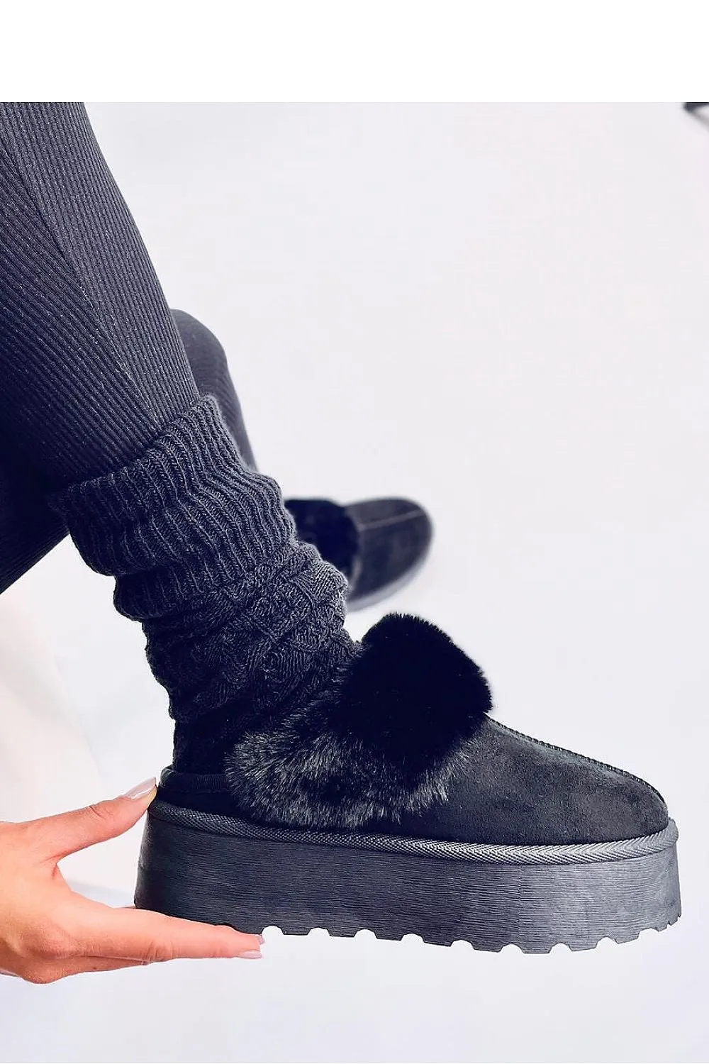 Slippers model 190465 Inello